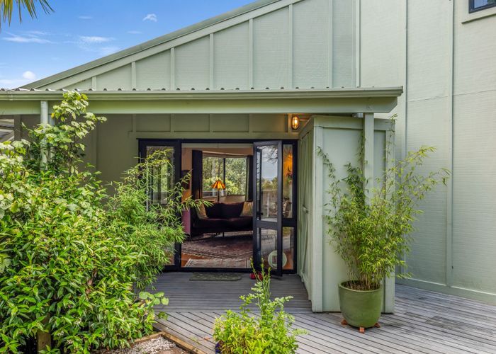  at 117 Seaview Road, Piha, Waitakere City, Auckland