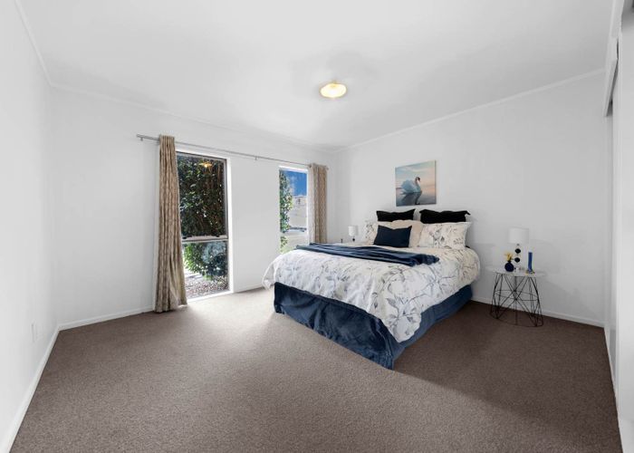  at 5 Evergreen Rise, New Lynn, Waitakere City, Auckland