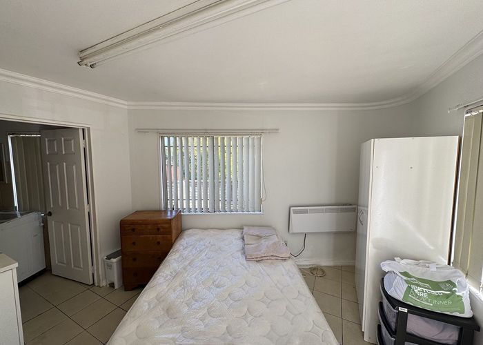  at Flat/18 Cheryl place, Hillcrest, North Shore City, Auckland