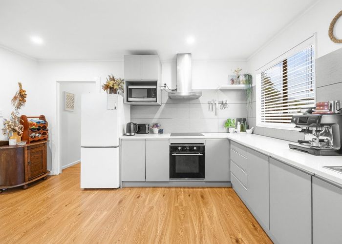  at 114 Colwill Road, Massey, Waitakere City, Auckland