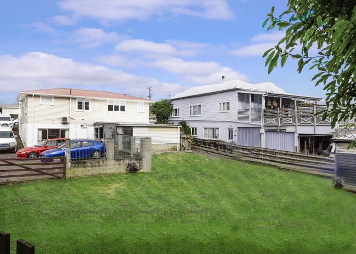  at 21 Ribblesdale Road, Henderson, Waitakere City, Auckland