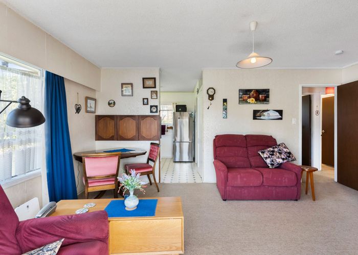  at 2/4 Dalwhinnie Parade, Highland Park, Manukau City, Auckland