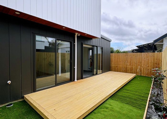 at 12E Elcoat Ave, Henderson, Waitakere City, Auckland