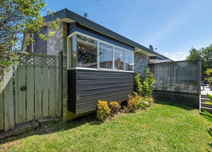  at 1/39 Radiata Lane, Chatswood, North Shore City, Auckland