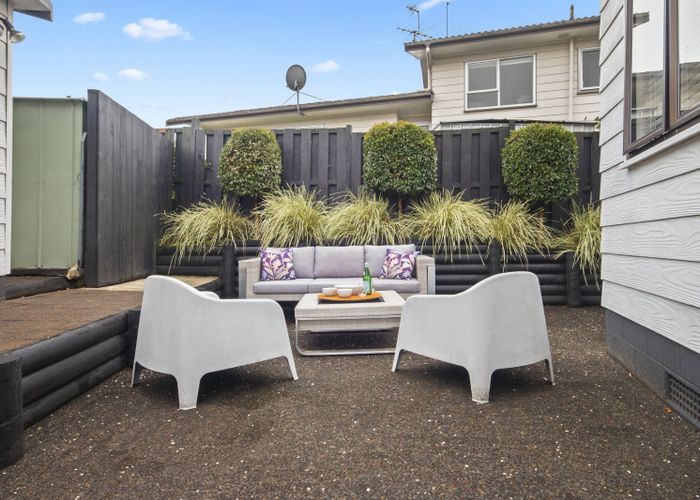  at 2/6 Gosford Drive, Botany Downs, Auckland