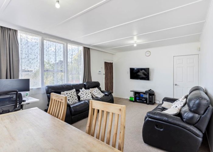  at 1/4 Hutchinson Avenue, New Lynn, Waitakere City, Auckland
