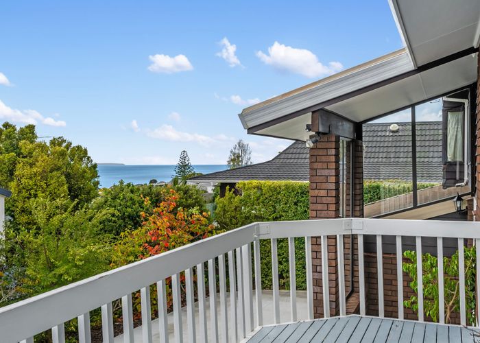  at 2/42 Beulah Avenue, Rothesay Bay, Auckland