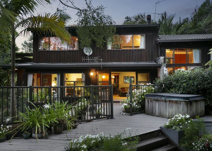  at 8 Atarua Gardens, Waiatarua, Auckland