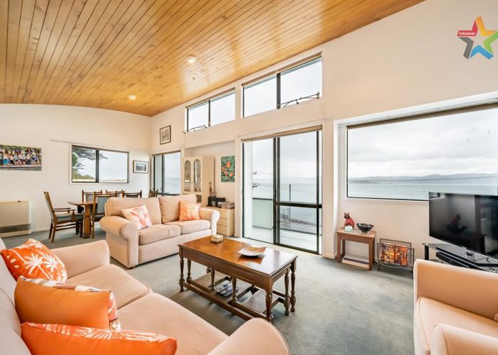  at 1/517 Marine Drive, Sunshine Bay, Lower Hutt