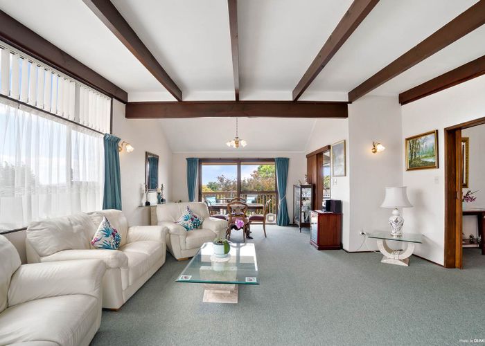  at 1/264 Wairau Road, Glenfield, Auckland