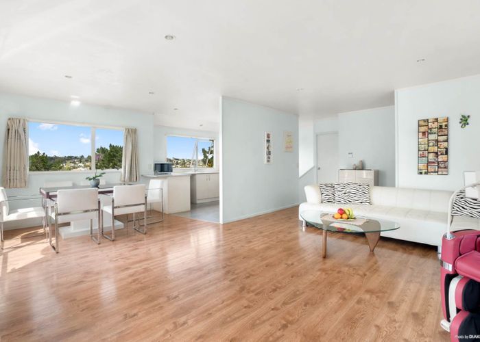  at 1/52 Noeleen Street, Glenfield, Auckland