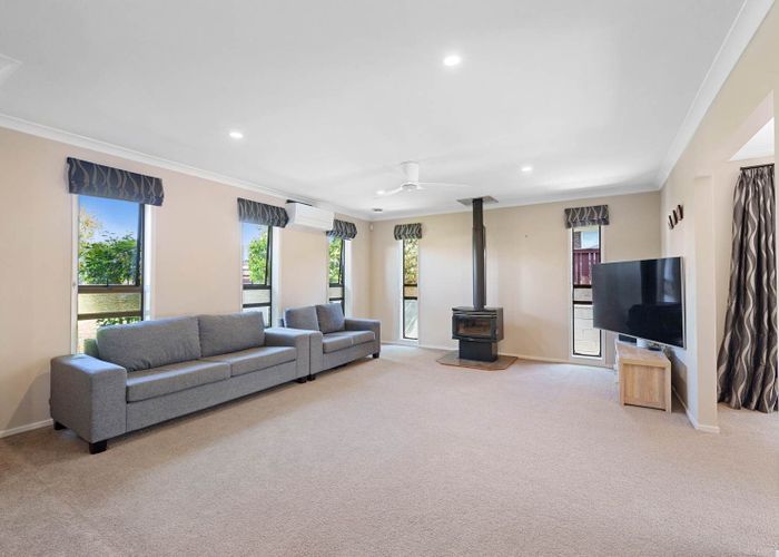  at 40 Luton Avenue, Sunnyhills, Manukau City, Auckland