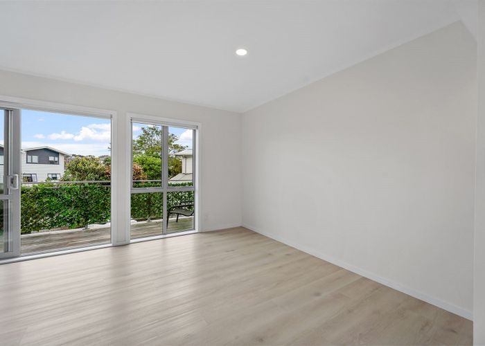  at 2/15 Andersons Road, Oteha, Auckland