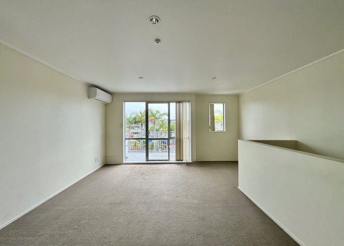  at 21/15 Bishop Lenihan Place, East Tamaki, Manukau City, Auckland