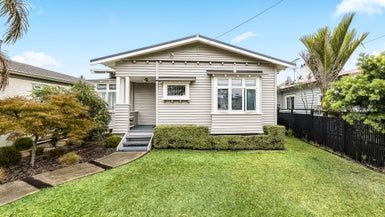  at 2/42 Walmer Road, Point Chevalier, Auckland
