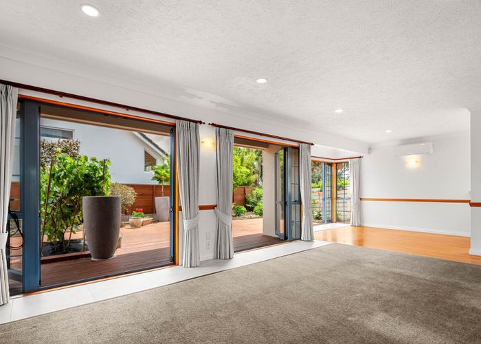  at 92 Aberdeen Road, Campbells Bay, North Shore City, Auckland