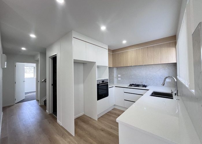  at 18D Penfold Place, Henderson, Waitakere City, Auckland