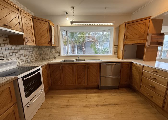  at 13 Peter Terrace, Castor Bay, North Shore City, Auckland