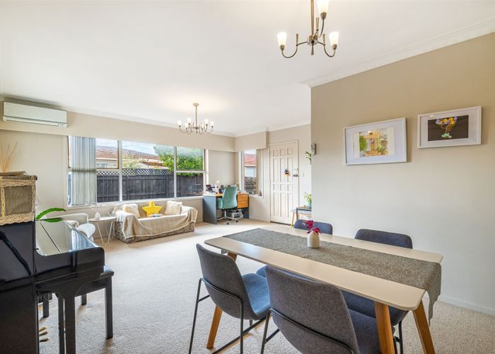  at 2/39 Eversleigh Road, Belmont, Auckland