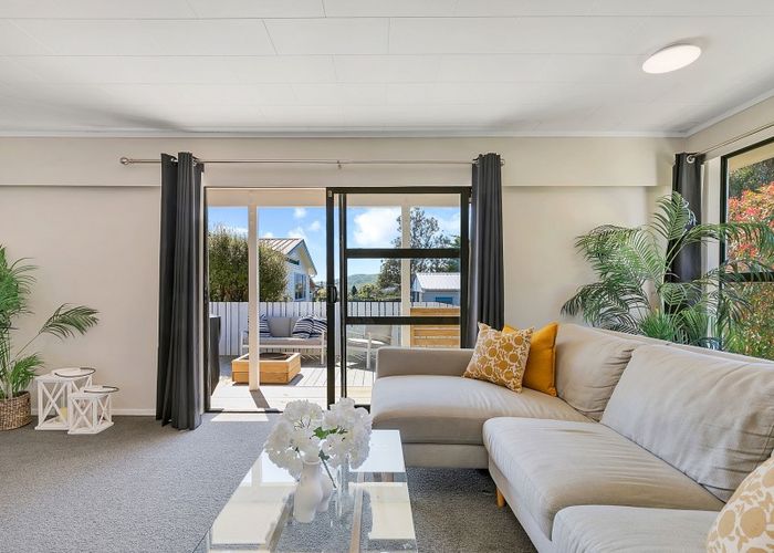  at 7B Parkinson Close, Whitby, Porirua