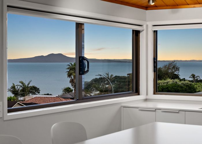  at 2/33 Sharon Road, Torbay, North Shore City, Auckland