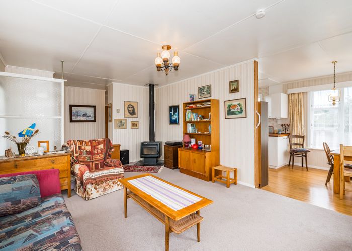  at 21 Gray Avenue, Paraparaumu Beach, Kapiti Coast, Wellington