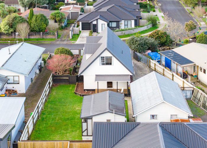  at 6 Camden Place, Pukete, Hamilton
