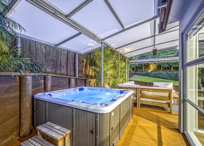  at 15a Korotaha Terrace, Rothesay Bay, North Shore City, Auckland