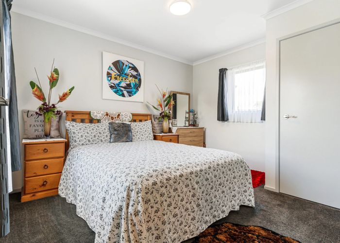  at 24 Tutuwhatu Crescent, Weymouth, Manukau City, Auckland