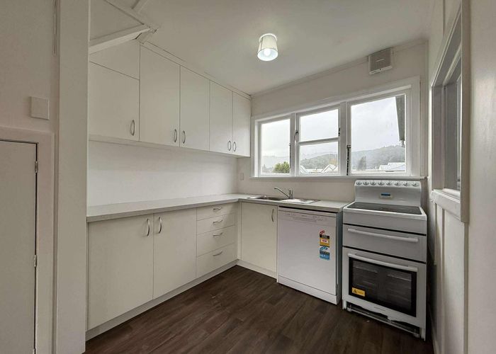  at 7 Wainhouse Street, Stokes Valley, Lower Hutt, Wellington