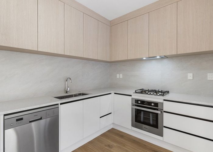  at 8B Tahinga Street, Northcote, North Shore City, Auckland