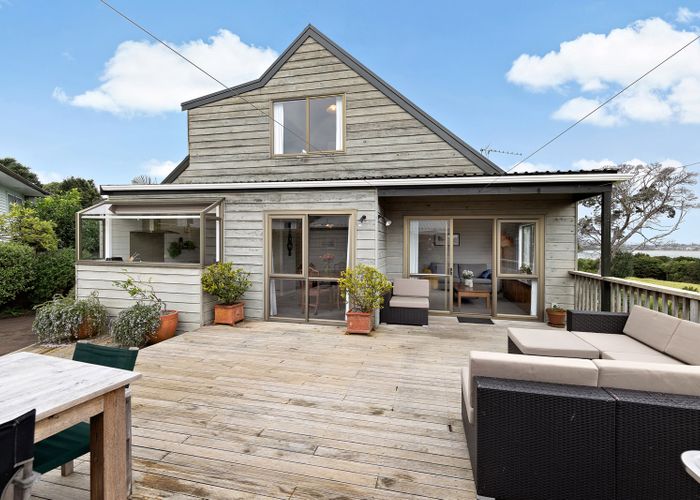  at 2/305 West Tamaki Road, Wai O Taiki Bay, Auckland