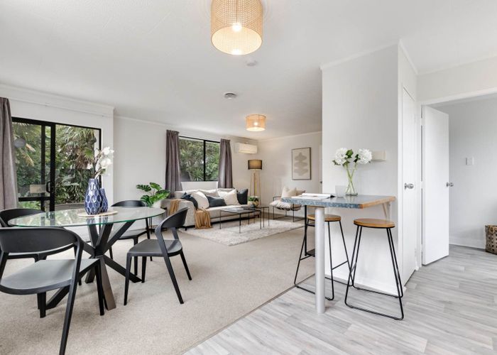  at 2/136 Buckland Road, Mangere East, Manukau City, Auckland