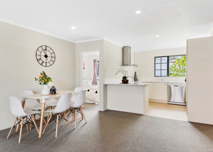  at 1/11 Roanoke Way, Albany, Auckland