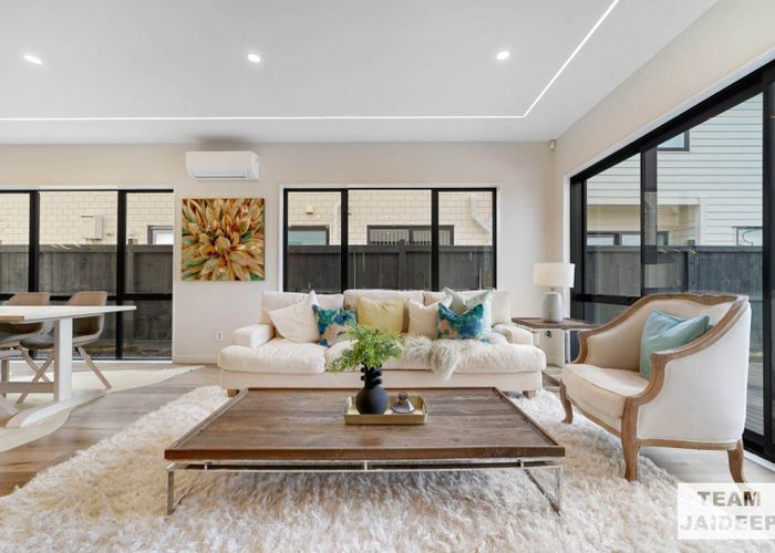  at 15 Downpatrick Drive, Flat Bush, Manukau City, Auckland