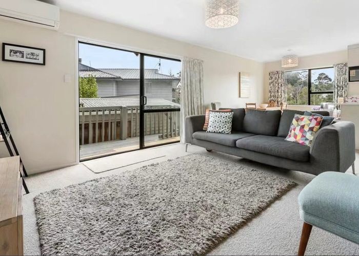  at 8 Midgley Road, West Harbour, Waitakere City, Auckland