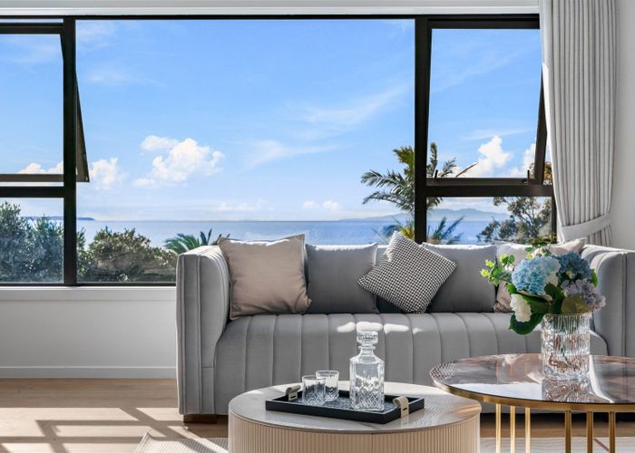  at 2/14 Clifton Road, Waiake, North Shore City, Auckland