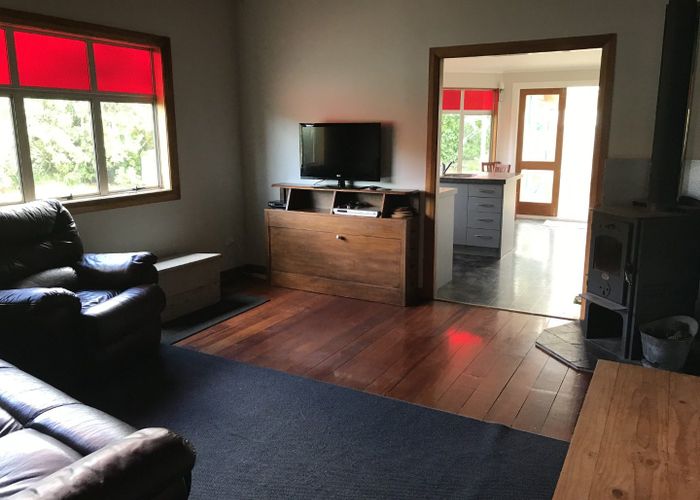  at Oakura, New Plymouth, Taranaki