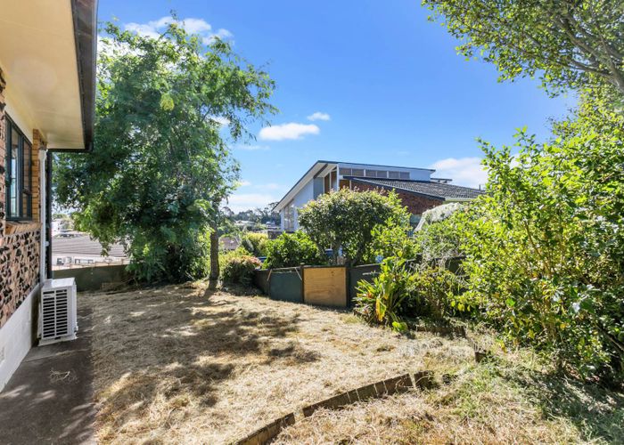  at 2/11 Stranolar Drive, Waikowhai, Auckland