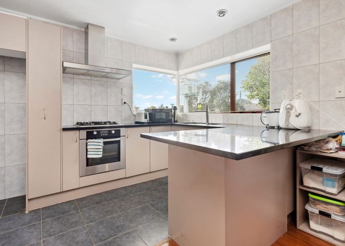  at 2/416 Mount Albert Road, Mount Roskill, Auckland