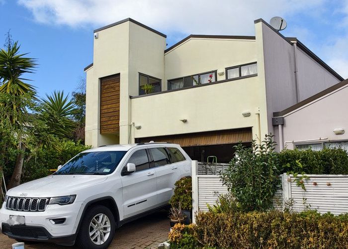  at 2 Els Close, Golflands, Manukau City, Auckland