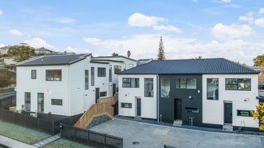  at 2/15 Locket Road, Glenfield, Auckland