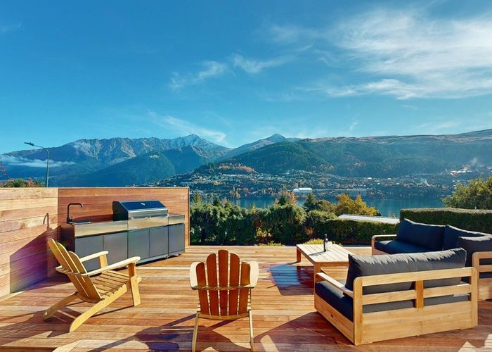  at 8 Elizabeth Place, Kelvin Heights, Queenstown