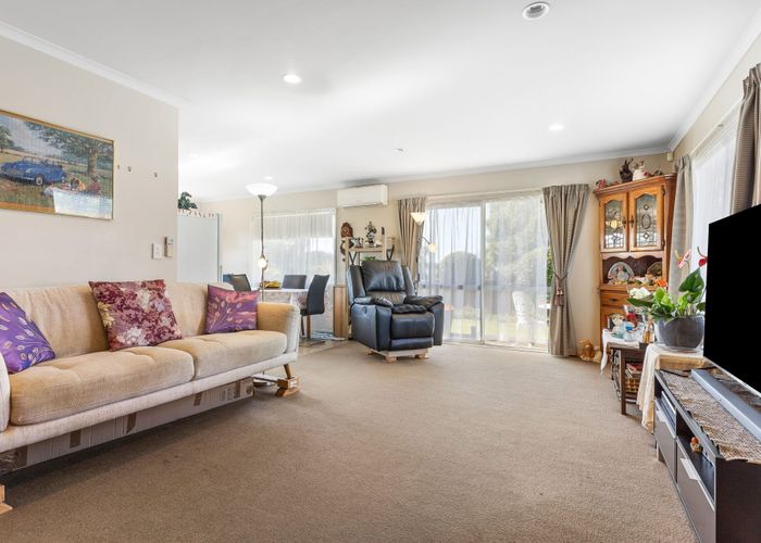  at 1/8 Village Place, Tuakau, Franklin, Auckland