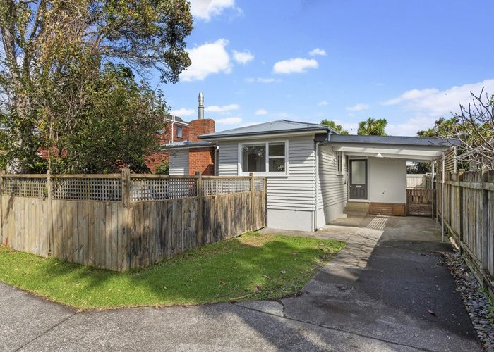  at 2/28 Holly Street, Avondale, Auckland