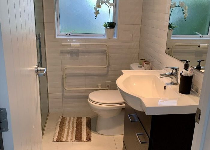  at 30A Powrie st, Glenfield, North Shore City, Auckland