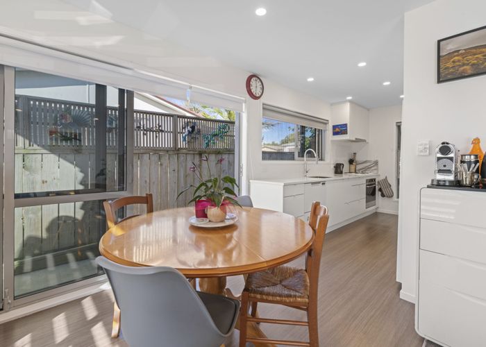  at 6A Sullivan Avenue, Mangere Bridge, Auckland