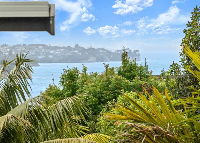  at 2/6 Rothesay Bay Road, Rothesay Bay, Auckland