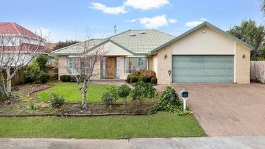  at 8 Bard Place, Golflands, Auckland