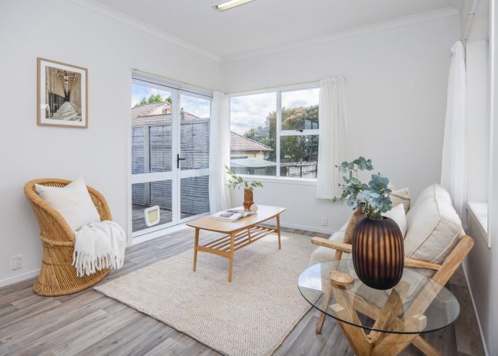 at 22 Forest Lake Road, Forest Lake, Hamilton